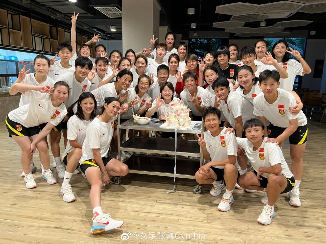 苏老爷子轻轻点头，脱口道：立刻进行危机公关，同时通过媒体，对刘战这种犯罪分子表示强烈谴责，同时，悬赏五千万征集有价值的线索